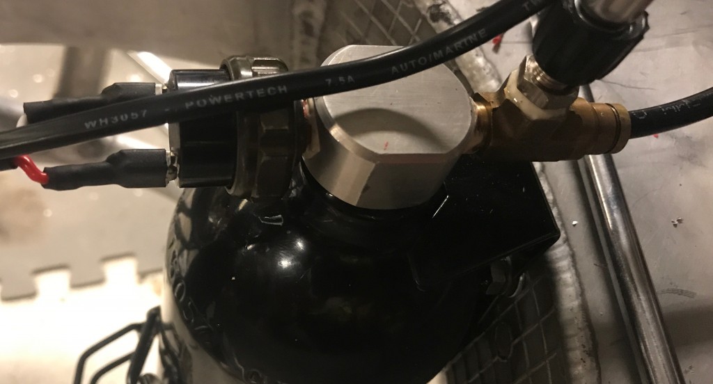 Pressure switch controls on-board Motopressor